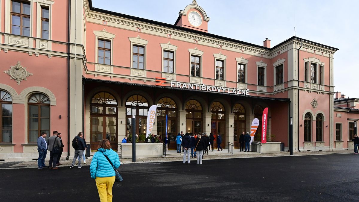 Rekonstrukce historického nádraží ve Františkových Lázních vyšla na čtvrt miliardy